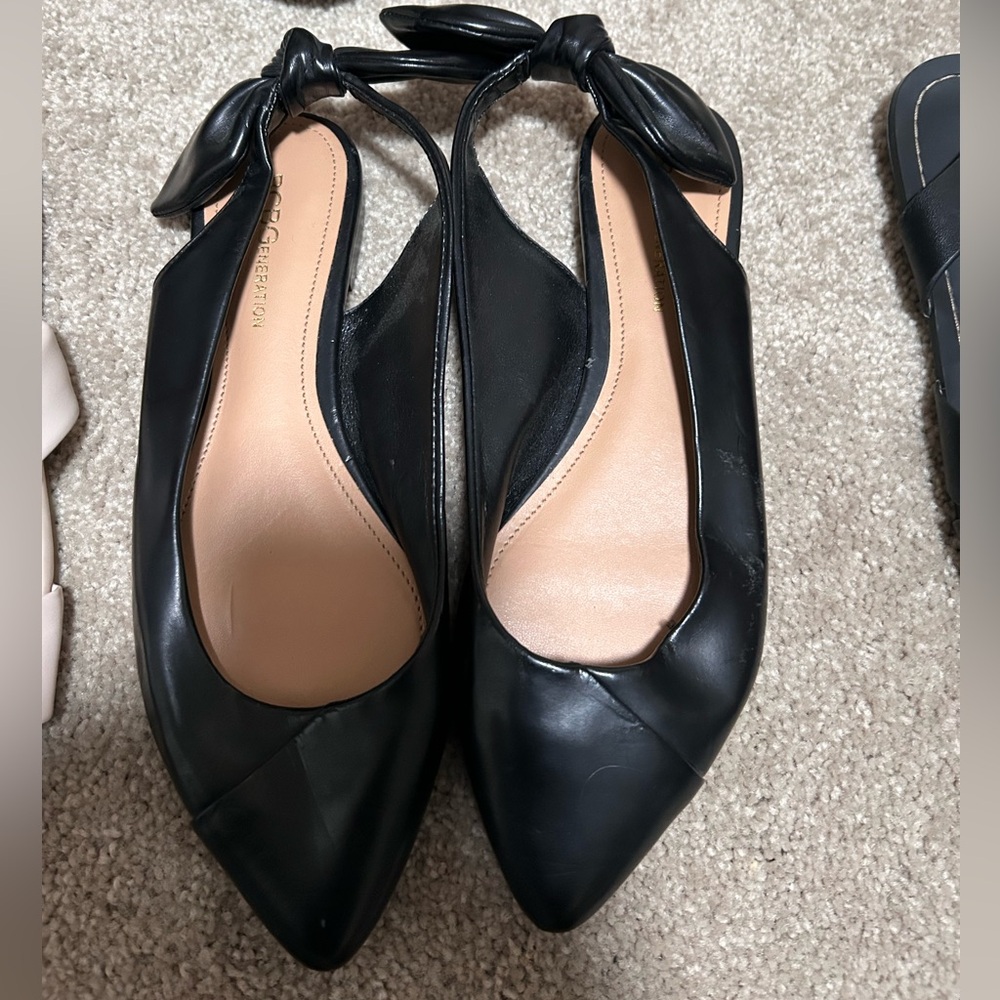 BCBG generation black flats 6.5
